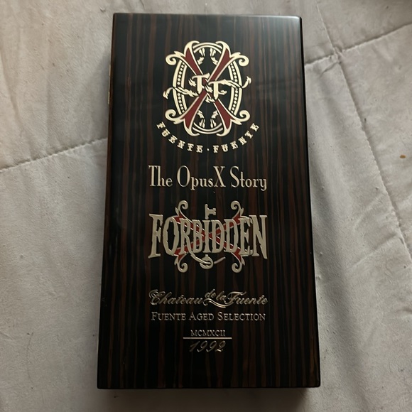 Arturo Fuente Forbidden X the opus x story empty vicarious box / humidor - Picture 6 of 7
